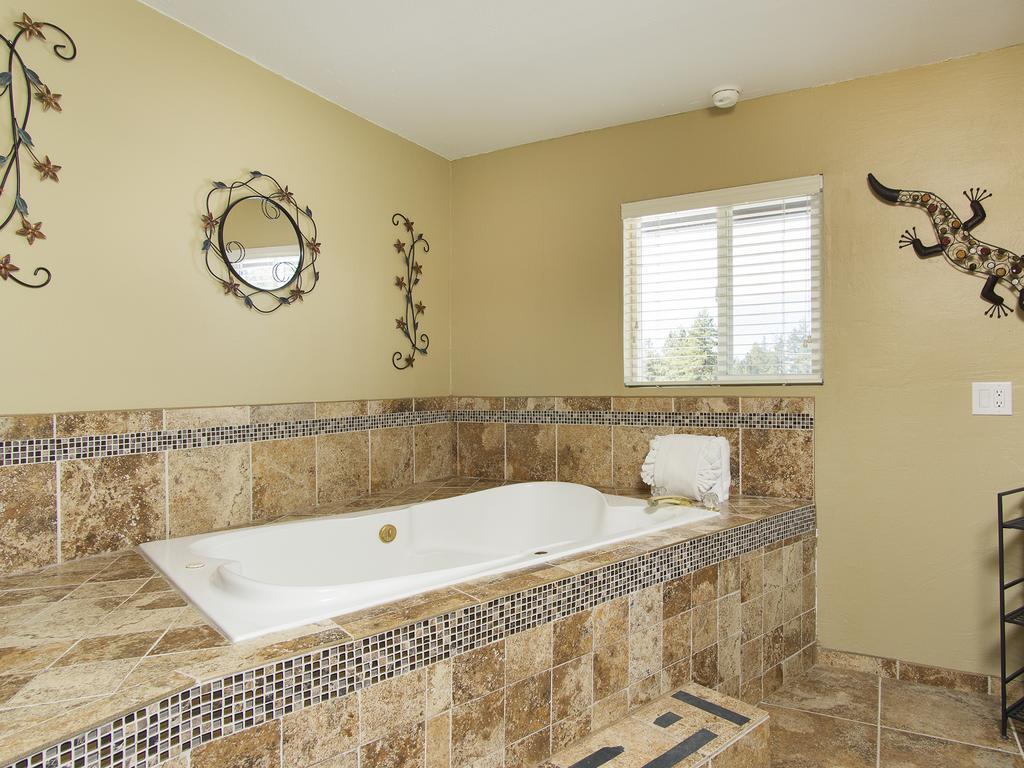 Superior Suite with Spa Bath,706545457:JPEG